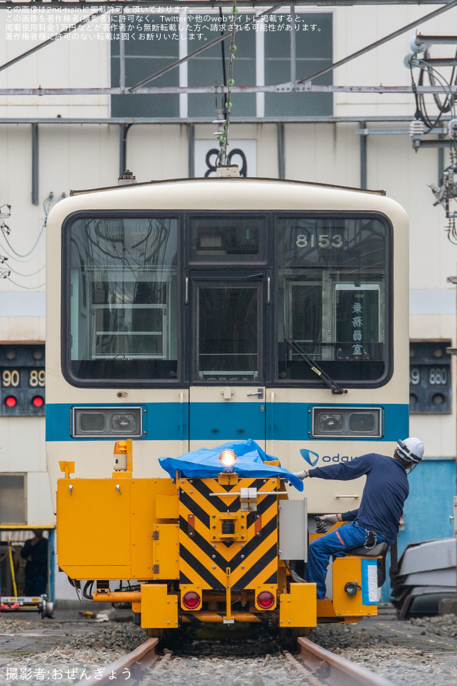 【小田急】8000形8053F(8053×4)廃車に伴いクーラー・部品撤去が始まる（4枚目）