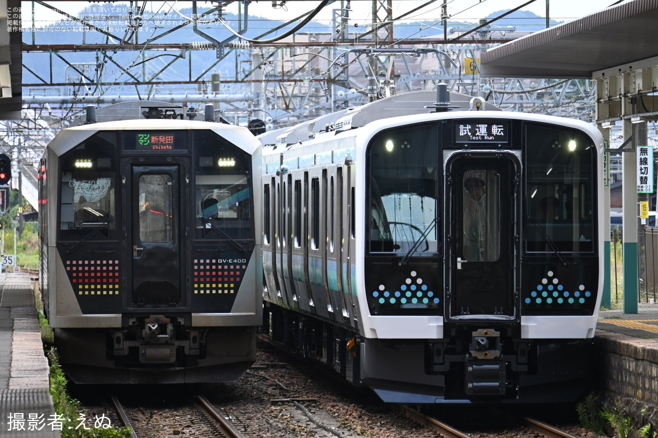 【JR東】E131系N15編成+N18編成がJ-TREC新津を出場し公式試運転の拡大写真