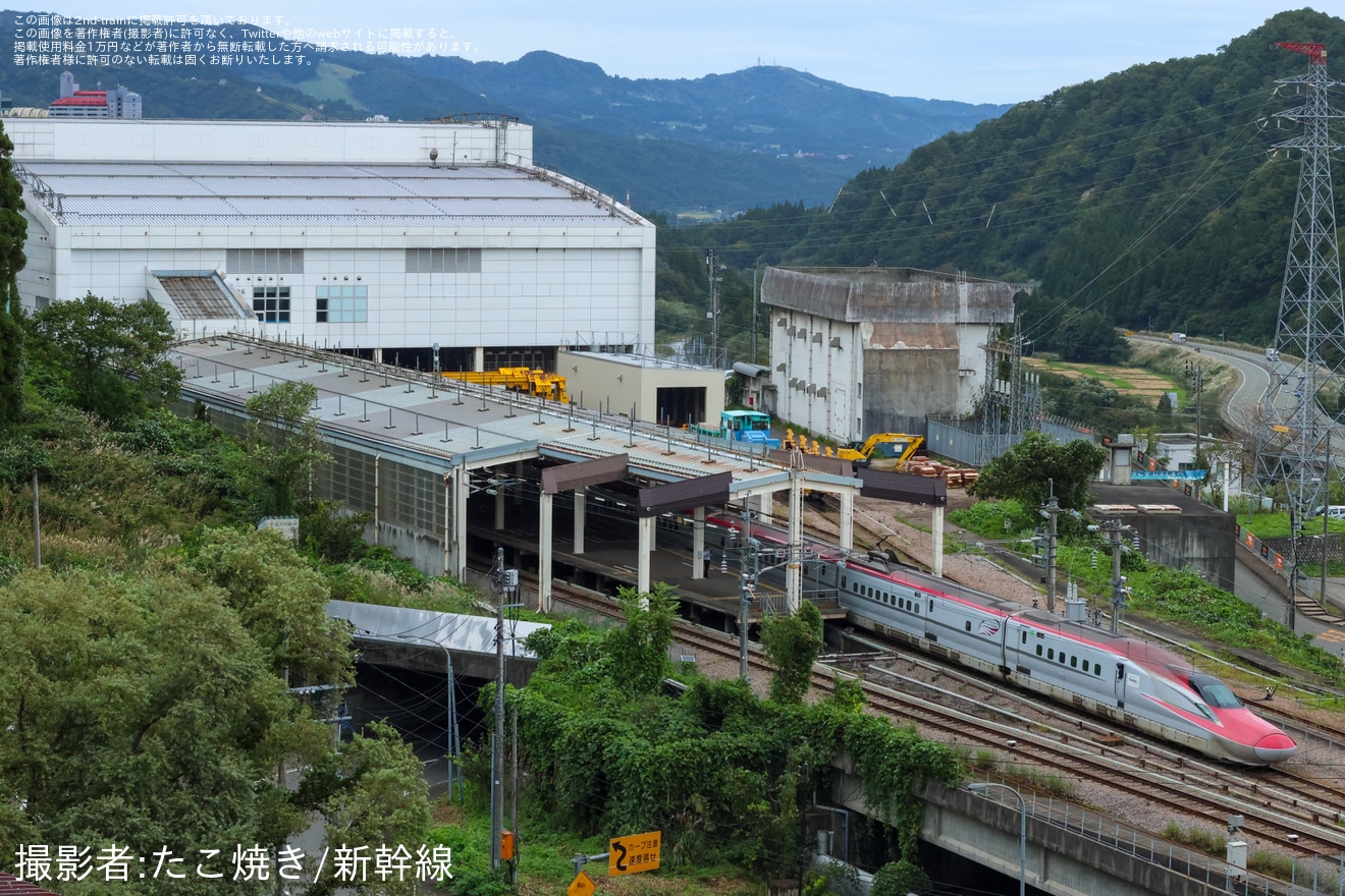 【JR東】E6系Z4編成が初めてガーラ湯沢支線へ入線し試運転の拡大写真