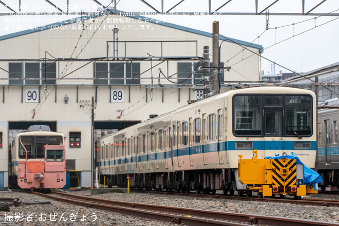 【小田急】8000形8053F(8053×4)廃車に伴いクーラー・部品撤去が始まる（2枚目）