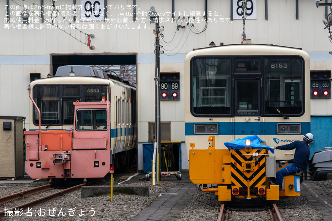 【小田急】8000形8053F(8053×4)廃車に伴いクーラー・部品撤去が始まる（1枚目）