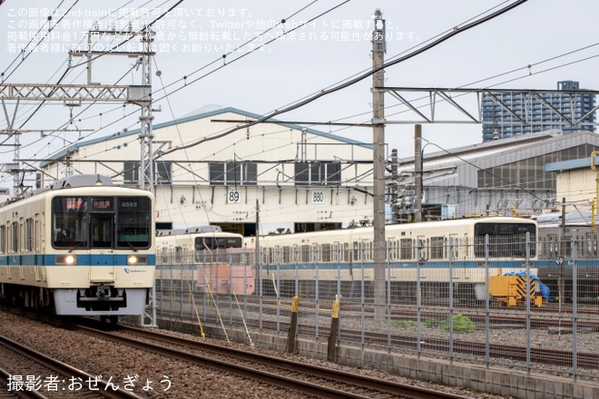 【小田急】8000形8053F(8053×4)廃車に伴いクーラー・部品撤去が始まる（3枚目）