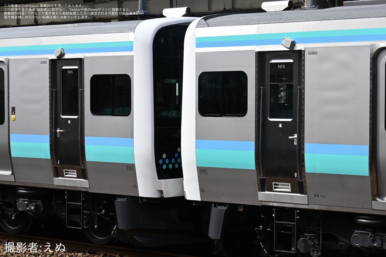 【JR東】E131系N15編成+N18編成がJ-TREC新津を出場し公式試運転の拡大写真