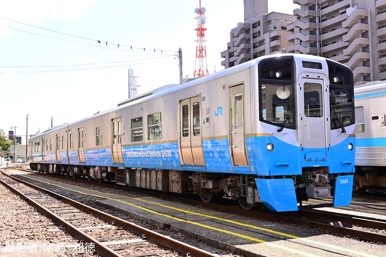【JR四】3600系が徳島運転所で鉄道友の会関係者に展示の拡大写真