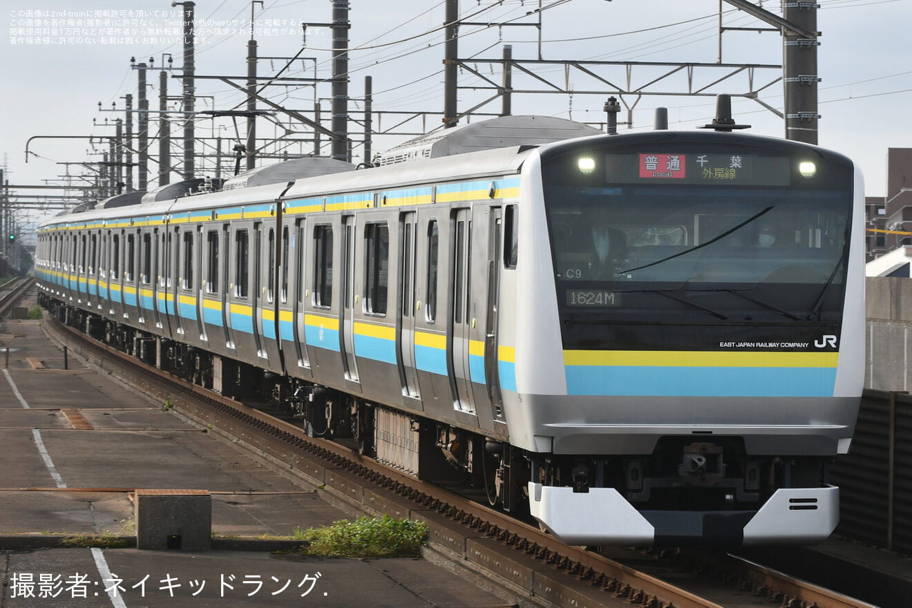 【JR東】幕張車両ベース所属のE233系が営業運転を開始の拡大写真