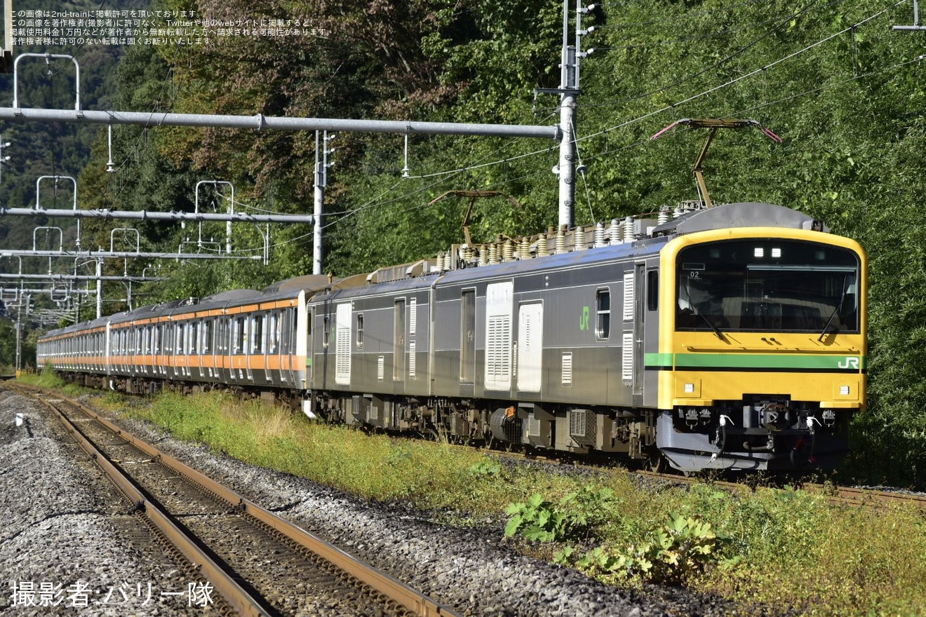 【JR東】E233系P525編成+青662編成が秋田総合車両ベースを出場の拡大写真