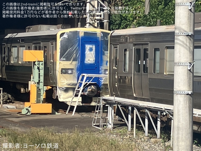 【流鉄】6000形（元JR東海211系）の前面貫通扉が青色に - 流山駅にて撮影