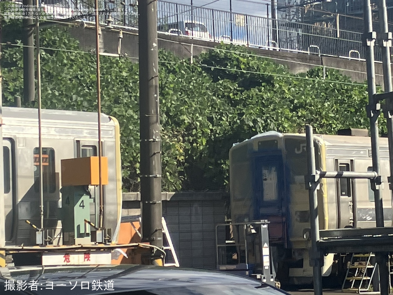 【流鉄】6000形（元JR東海211系）の前面貫通扉が青色にの拡大写真