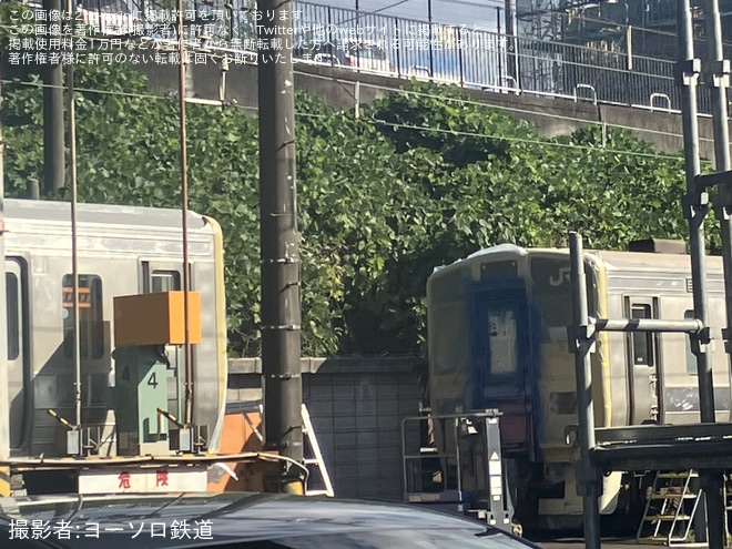 【流鉄】6000形（元JR東海211系）の前面貫通扉が青色に - 流山駅にて撮影