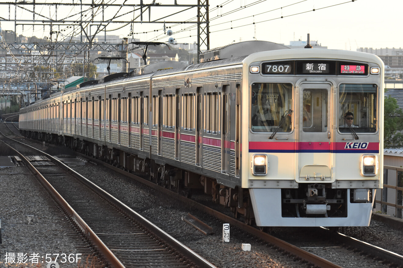 【京王】7000系7807F+7701Fの種別・行先表示器がフルカラーLED化されて営業運転に充当の拡大写真