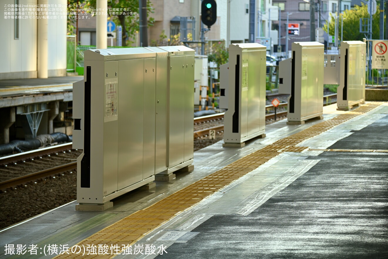 【京急】港町駅1番線にホームドア・ホーム柵が設置の拡大写真