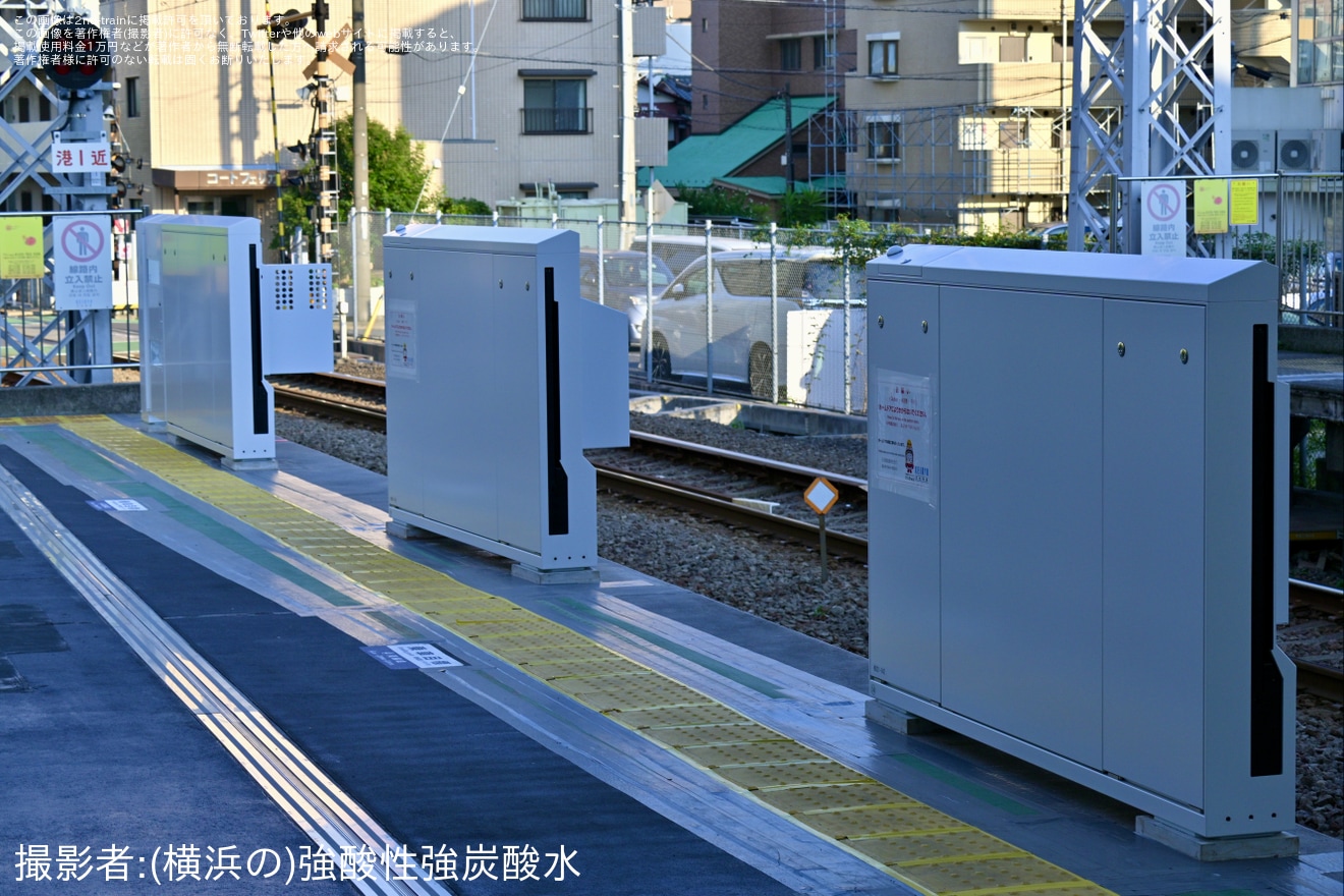 【京急】港町駅1番線にホームドア・ホーム柵が設置の拡大写真