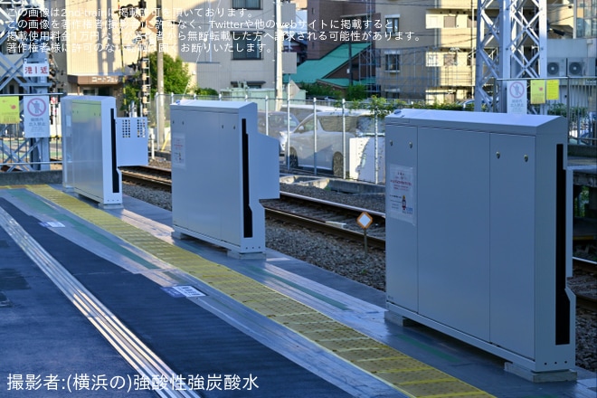 【京急】港町駅1番線にホームドア・ホーム柵が設置（1枚目）