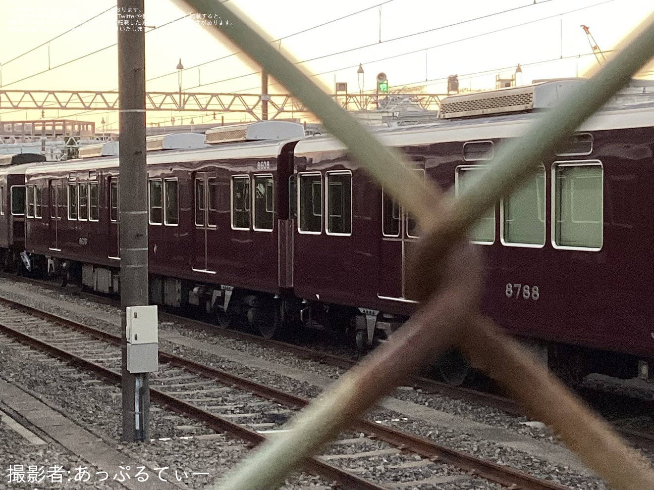 【阪急】8008Fの中間車C#8608・C#8788が正雀車庫31番線に2両で留置の拡大写真