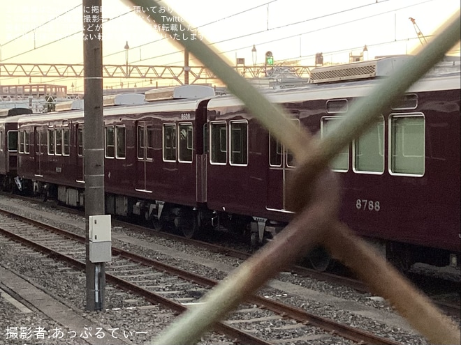 【阪急】8008Fの中間車C#8608・C#8788が正雀車庫31番線に2両で留置 - 正雀車庫(敷地外)にて撮影