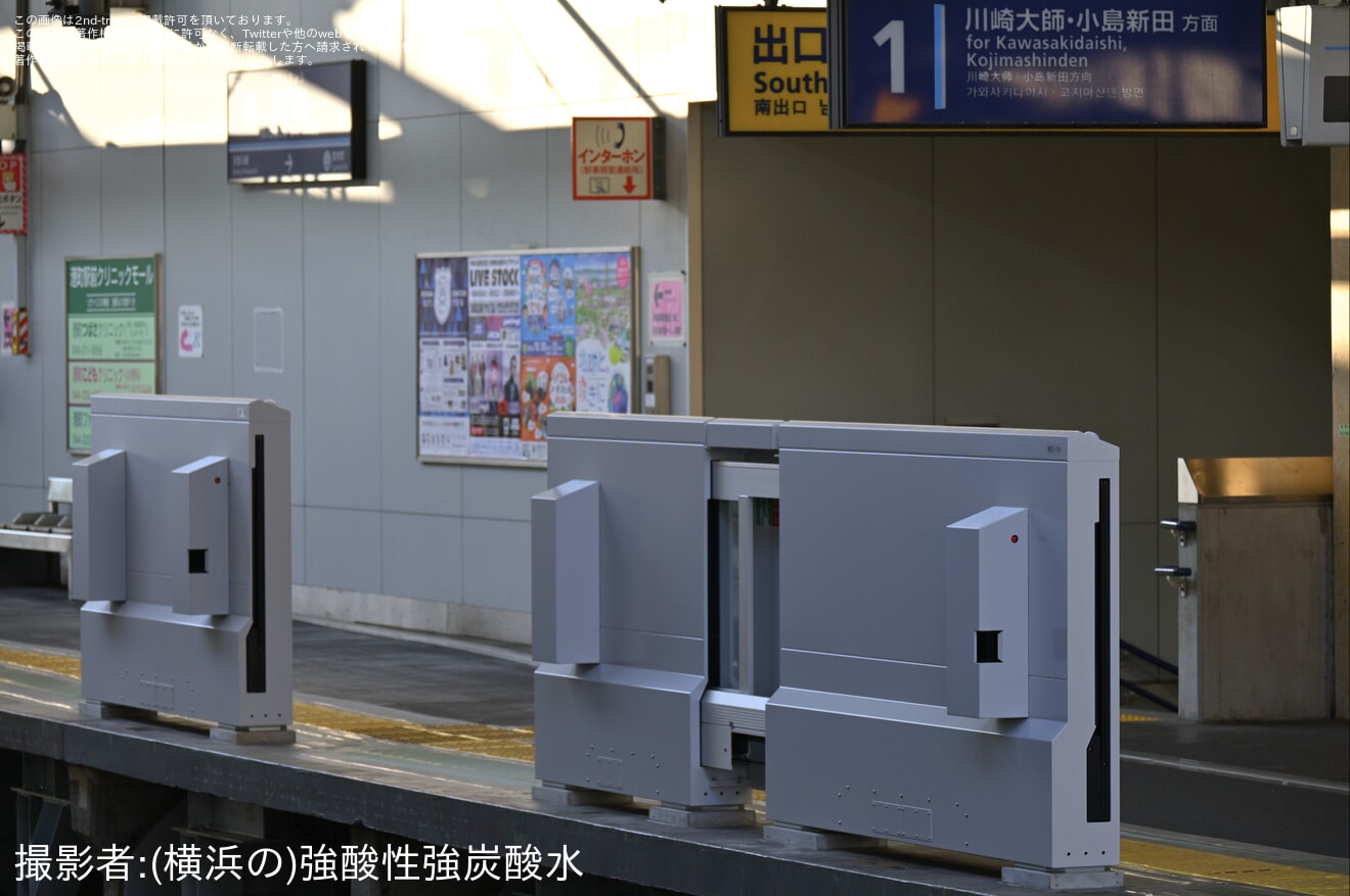 【京急】港町駅1番線にホームドア・ホーム柵が設置の拡大写真