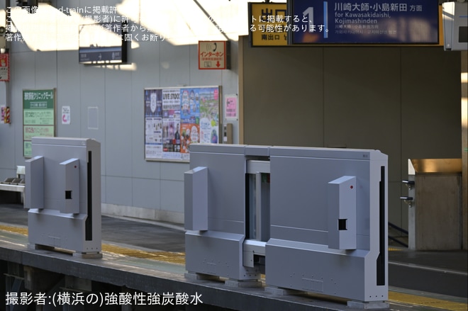 【京急】港町駅1番線にホームドア・ホーム柵が設置（5枚目）