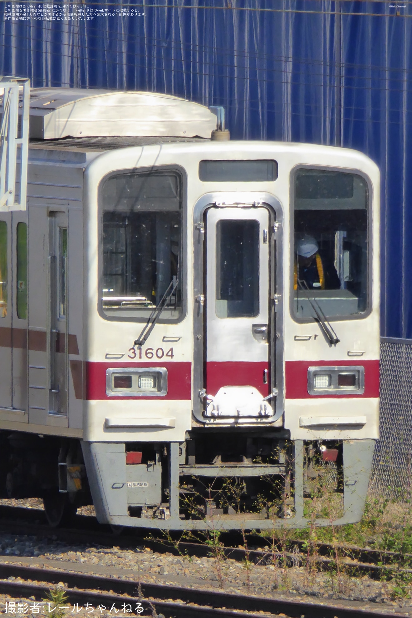 【東武】30000系31604F+31404Fが北館林で入換・部品撤去の拡大写真
