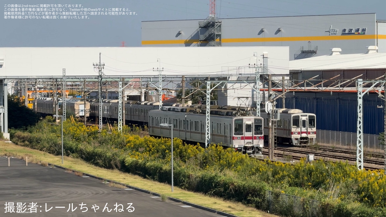 【東武】30000系31604F+31404Fが北館林で入換・部品撤去の拡大写真
