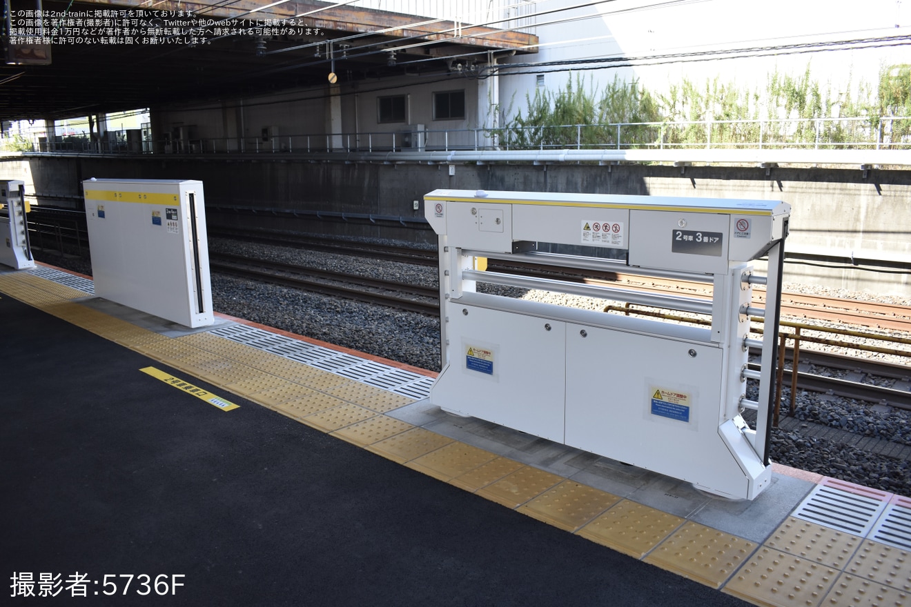 【JR東】中央・総武線各駅停車 東船橋駅2番線にホームドアが設置の拡大写真