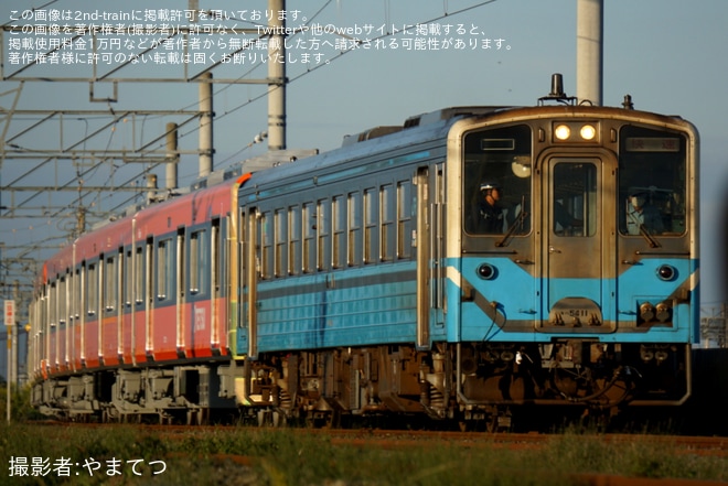 【伊予鉄】7000系7305F・7306Fがキハ54-11と松山運転所で入換（1枚目）
