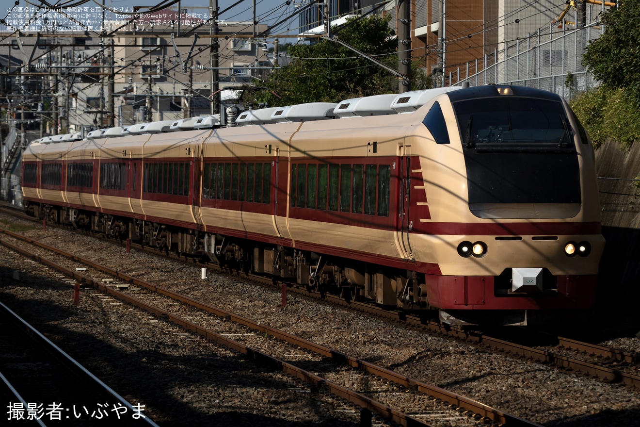 【JR東】E653系K70編成で臨時特急「絶景赤コキア川越号」を運行の拡大写真