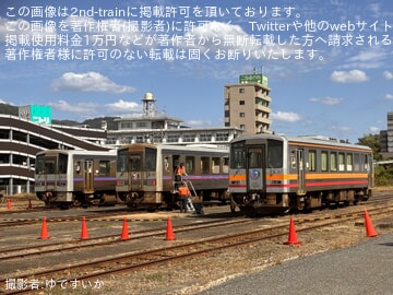 【JR西】キハ120形広島車・岡山車を並列展示「三次鉄道イベント」開催