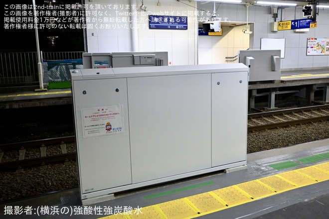 【京急】港町駅2番線にホームドア・ホーム柵が設置（2枚目）