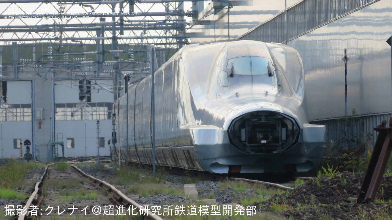 【JR東】E956形S13編成「ALFA-X」が再びパンタグラフを外された状態で留置の拡大写真