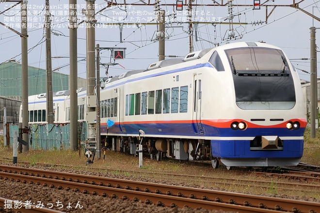 【JR東】E653系H-201編成が秋田総合車両ベースで構内試運転（2枚目）