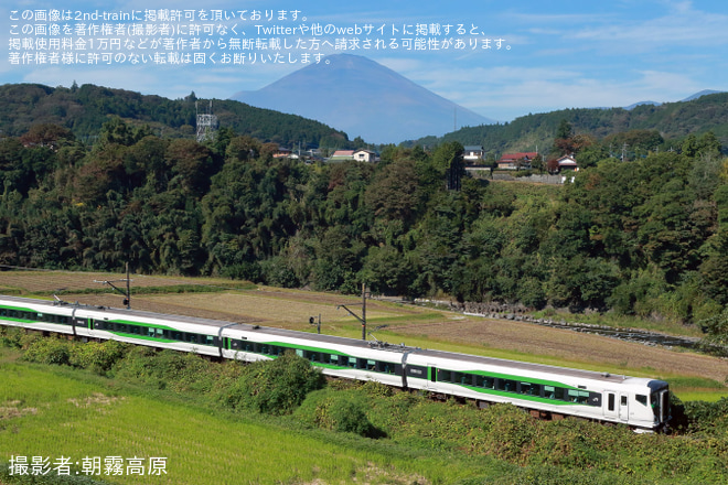 【JR東】E257系OM-51編成で臨時特急「Mt.Fuji御殿場」を運行（2枚目）