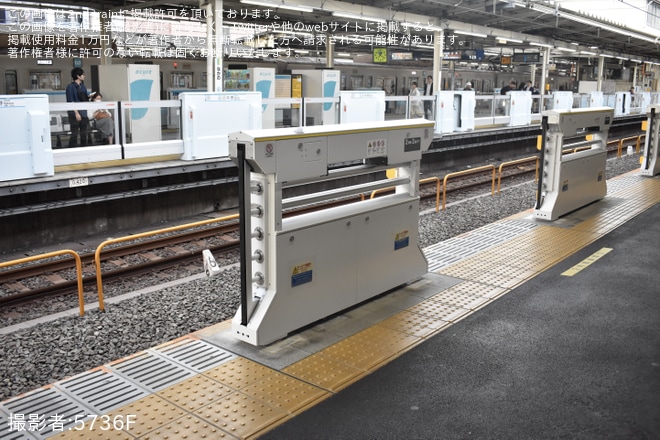 【JR東】中央・総武線各駅停車 中野駅5番線にホームドアが設置 - 中野駅にて撮影