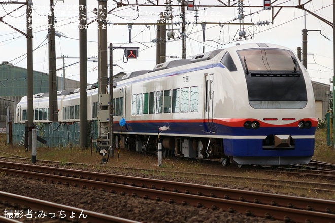 【JR東】E653系H-201編成が秋田総合車両ベースで構内試運転（4枚目）