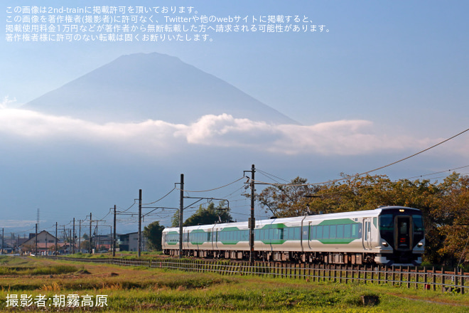 【JR東】E257系OM-51編成で臨時特急「Mt.Fuji御殿場」を運行（1枚目）