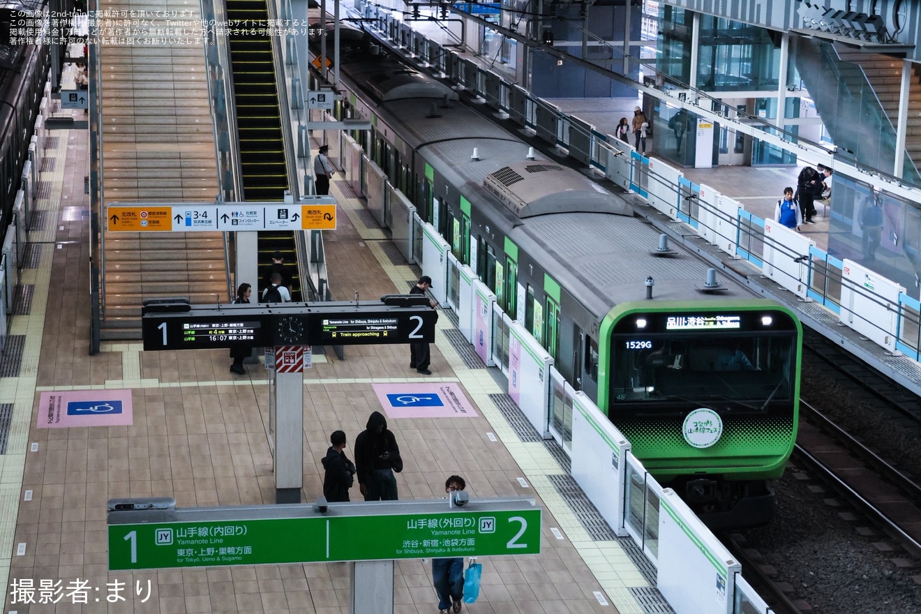 【JR東】E235系トウ45編成「つながる山手線フェス2026」記念ラッピングで運行開始の拡大写真