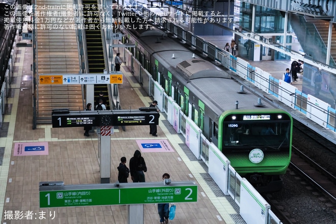 【JR東】E235系トウ45編成「つながる山手線フェス2026」記念ラッピングで運行開始（3枚目）