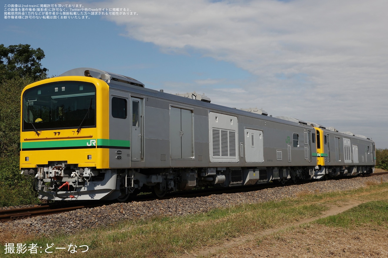 【秩鉄】C58-363とGV-E197系TS08編成が寄居駅で連結訓練の拡大写真