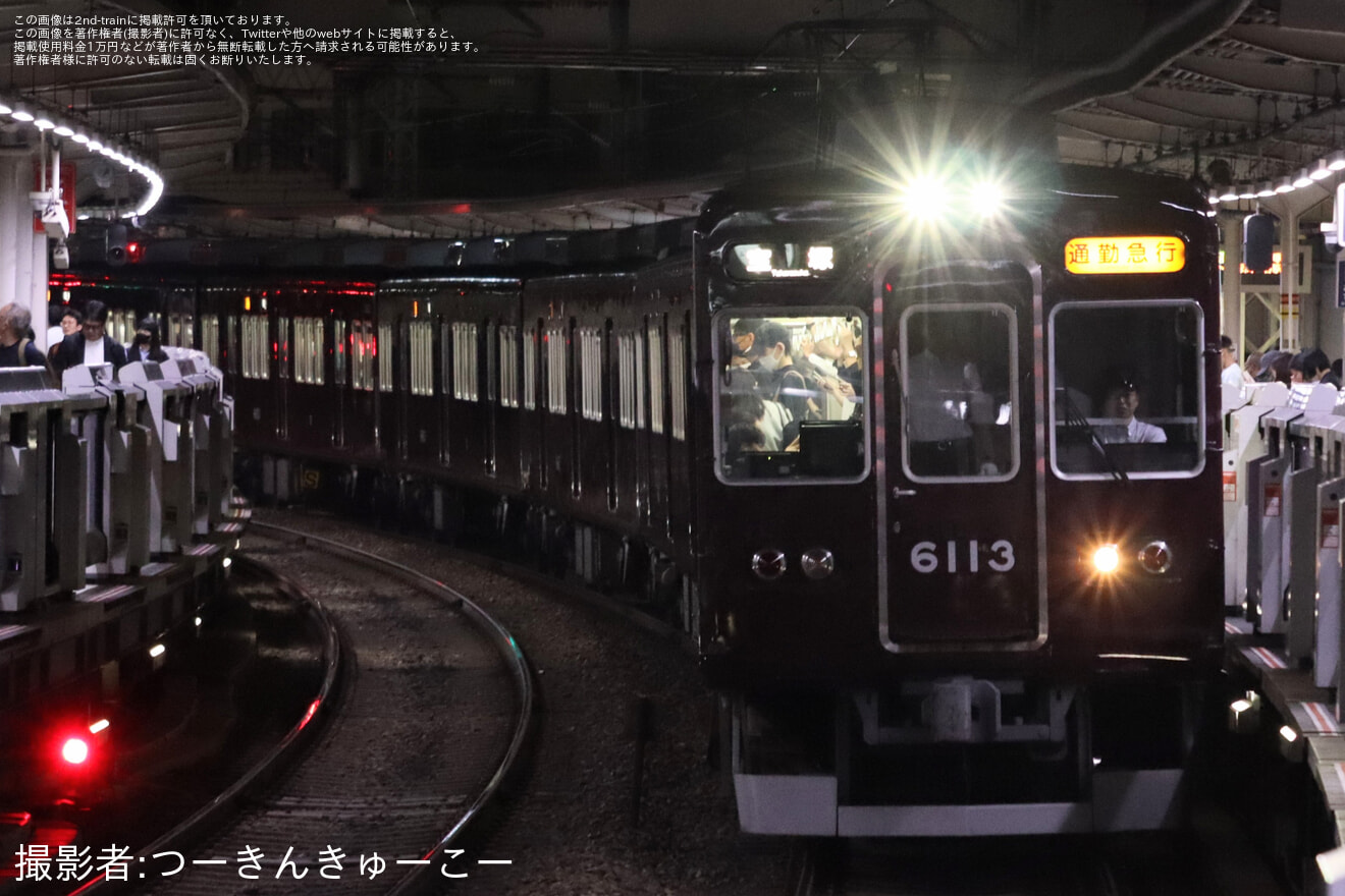 【阪急】6000系6013Fが記念ヘッドマークなしで運行の拡大写真