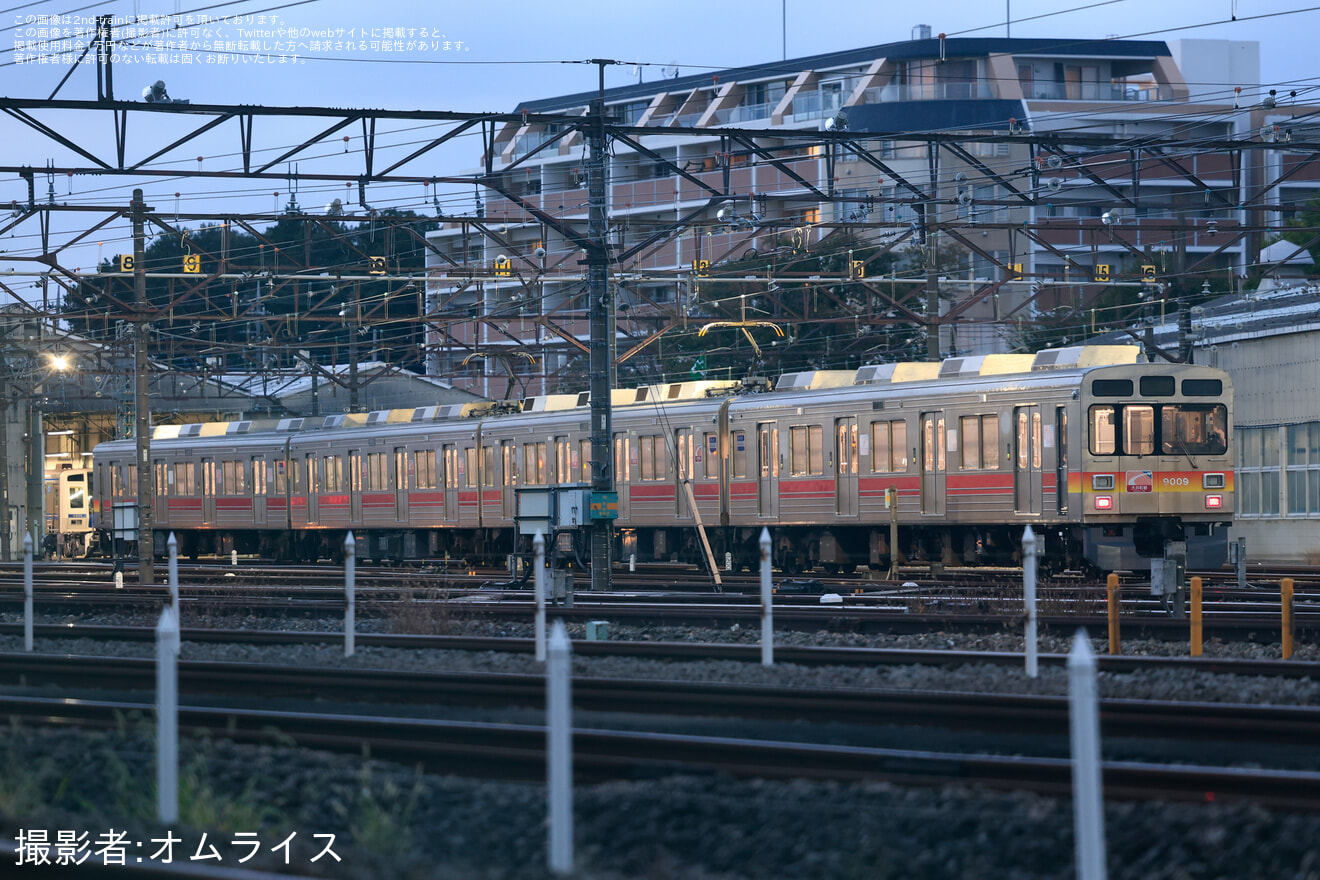 【東急】元9000系9009F 小手指車両基地にて通電留置の拡大写真
