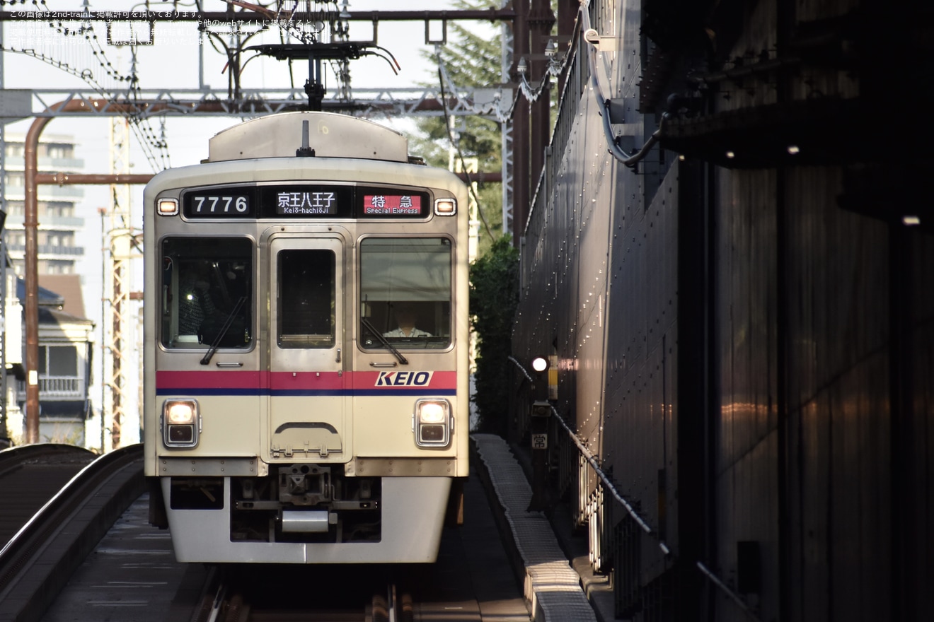【京王】7000系7726Fの種別・行先表示器がフルカラーLED化され営業運転に復帰の拡大写真