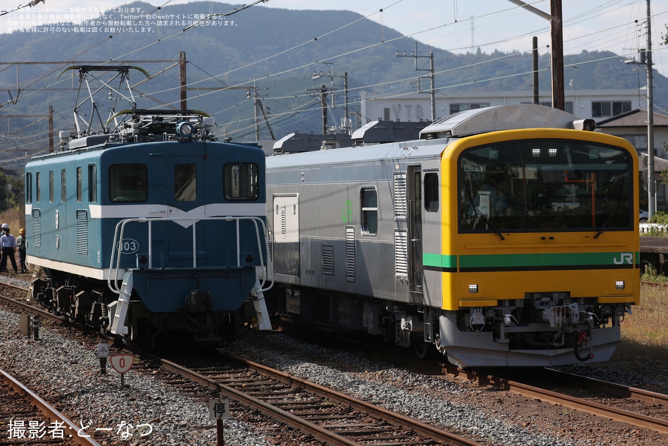 【秩鉄】C58-363とGV-E197系TS08編成が寄居駅で連結訓練の拡大写真
