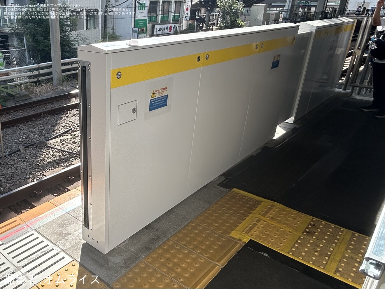 【JR東】中央・総武線各駅停車 中野駅1番線にホームドアが設置の拡大写真