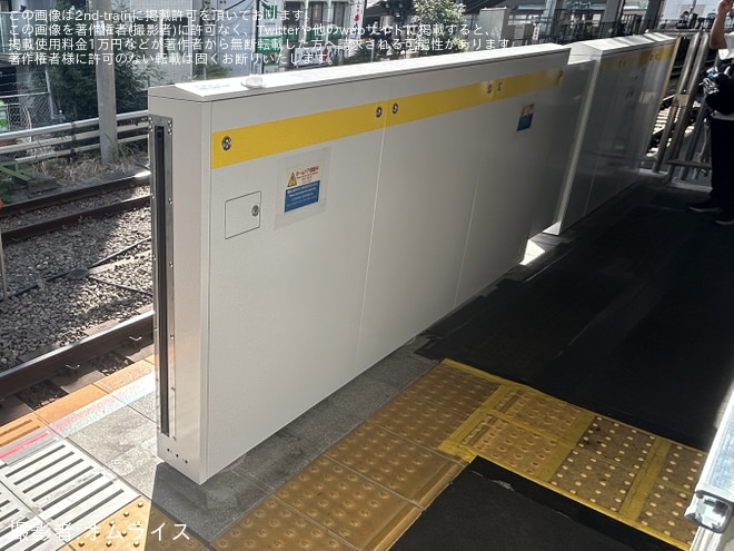 【JR東】中央・総武線各駅停車 中野駅1番線にホームドアが設置を中野駅で撮影した写真