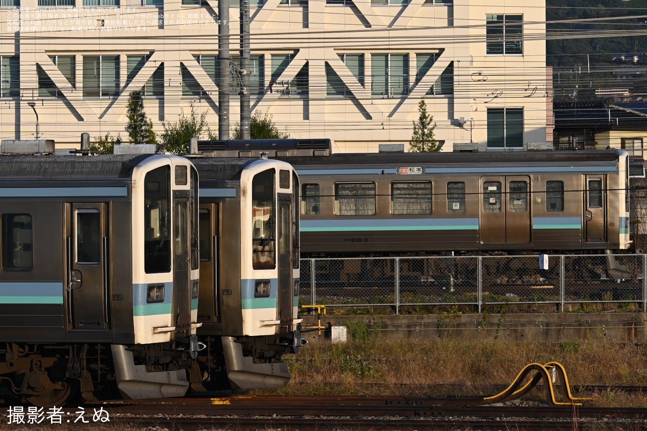 【JR東】211系ナノN602・N604・N605編成が長野総合車両ベースの工場側へ移動の拡大写真