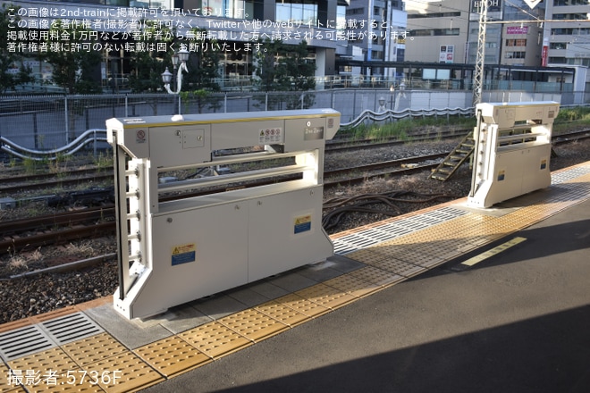 【JR東】中央・総武線各駅停車 中野駅1番線にホームドアが設置 - 中野駅にて撮影