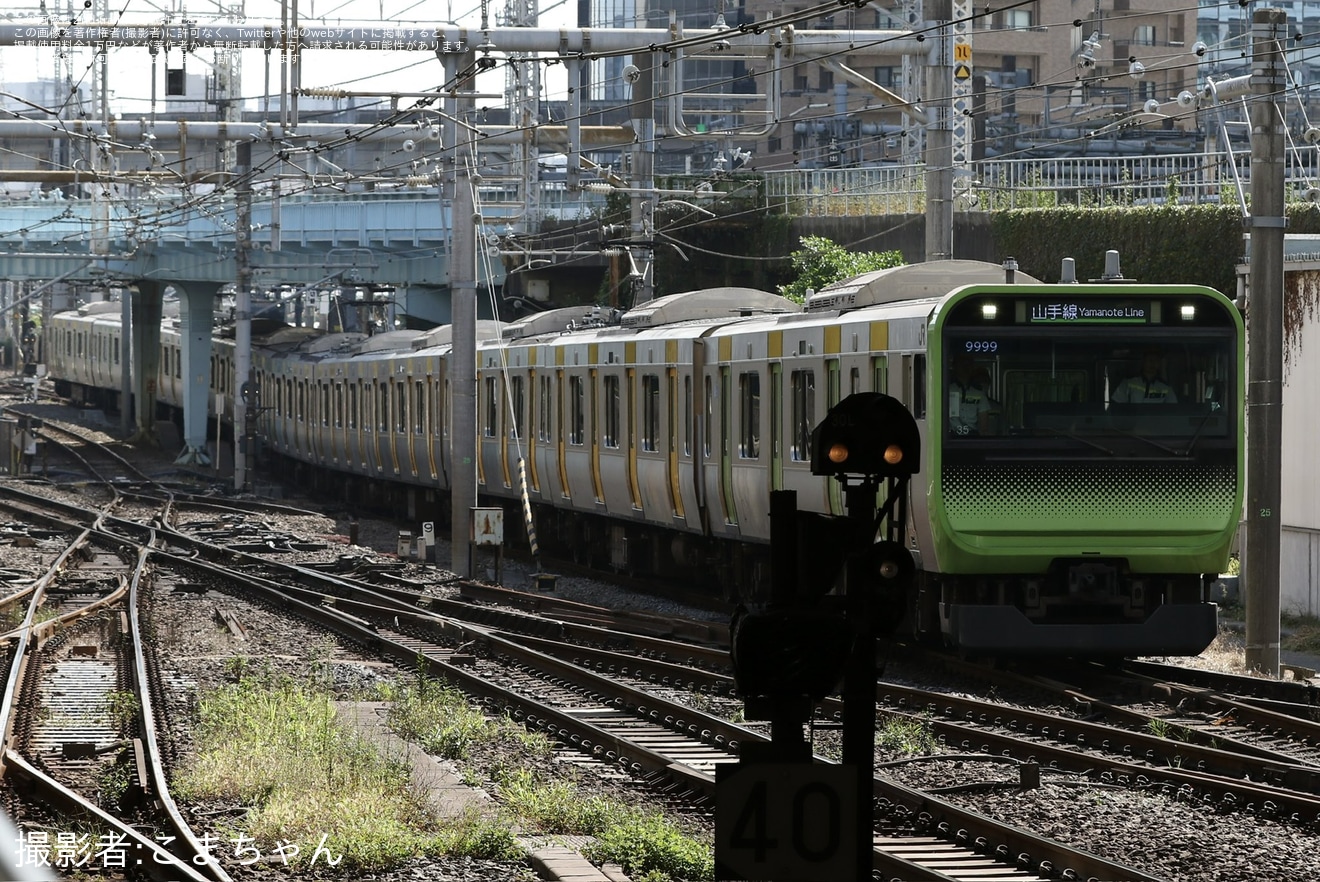 【JR東】E235系トウ35編成が三鷹車両ベース転用改造のため構内入換の拡大写真