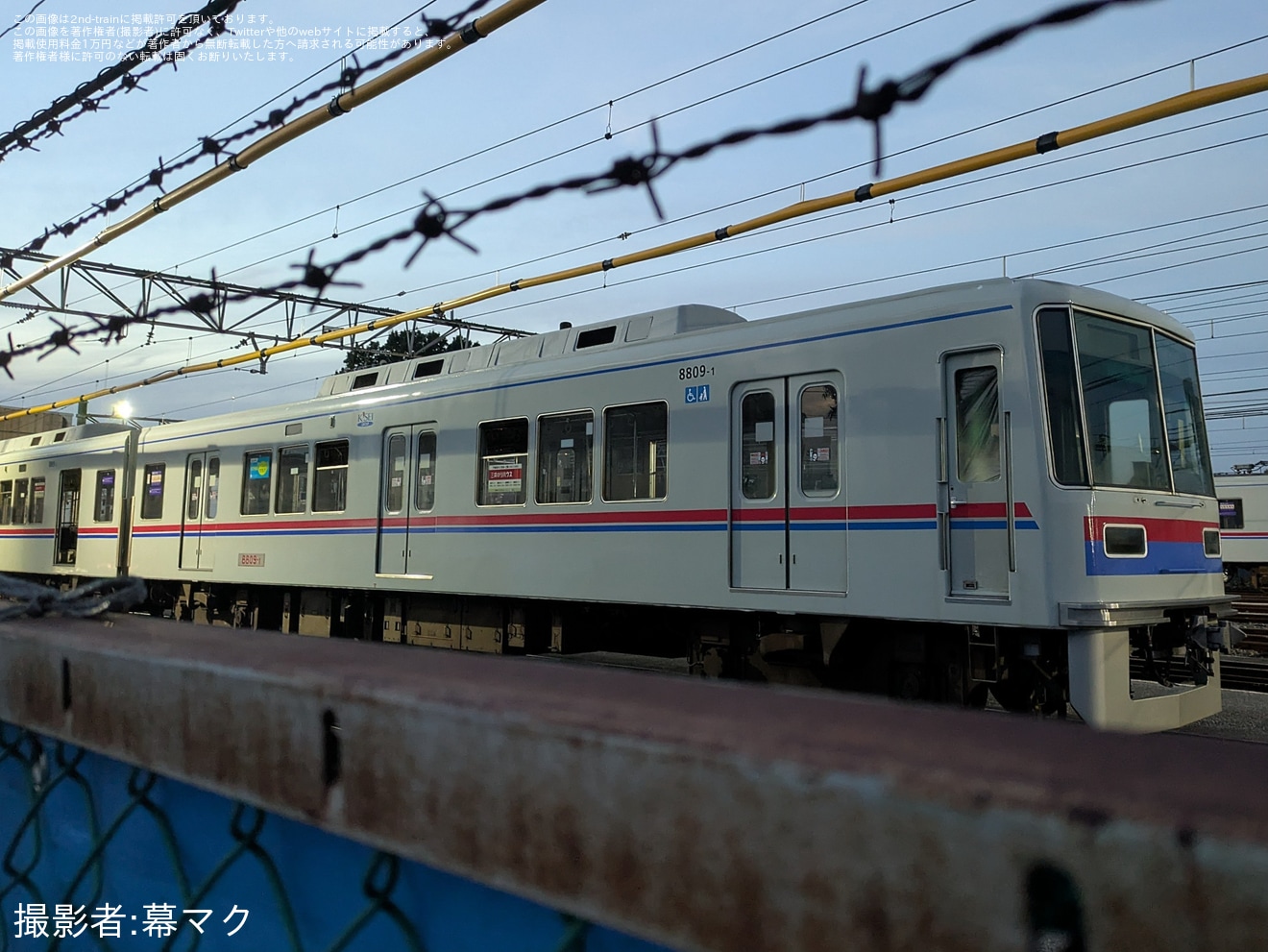 【京成】8800形8809Fの部品撤去が進むの拡大写真
