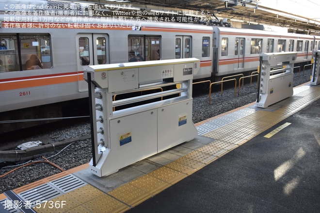 【JR東】中央・総武線各駅停車 中野駅2番線にホームドアが設置 - 中野駅にて撮影