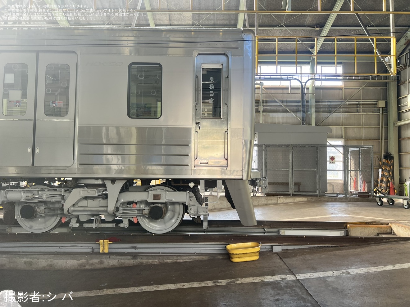 【北総】7300形7318編成が銀一色の「すっぴん姿」にの拡大写真