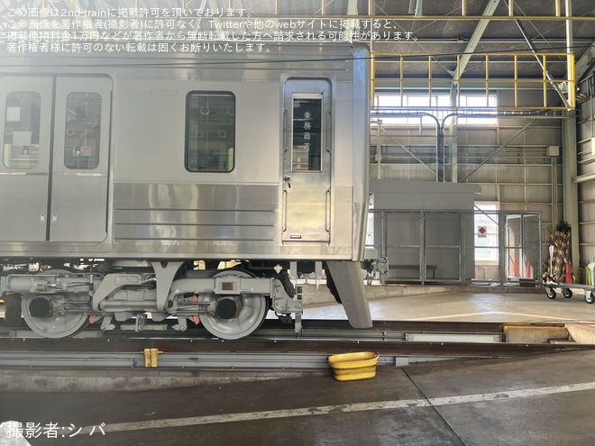 【北総】7300形7318編成が銀一色の「すっぴん姿」に - 印旛車両基地にて撮影